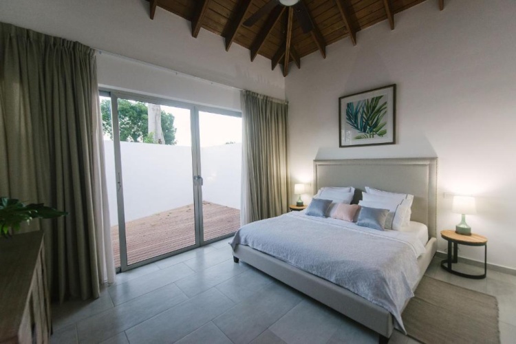 5 Bedrooms Villa beachfront