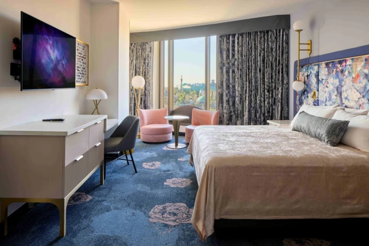 2 Bedrooms Presidential Accessible Suite with park view
