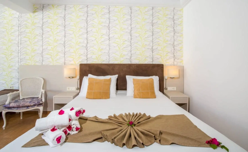 Interconnected room with partial sea view