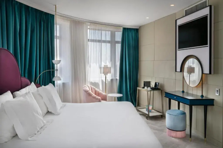 Vincci Capitol Hotel