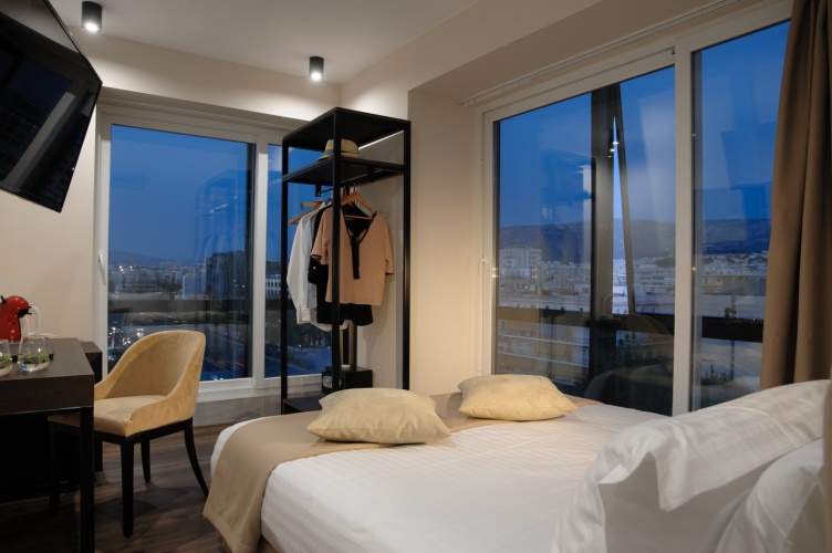 Corner Double room with city view