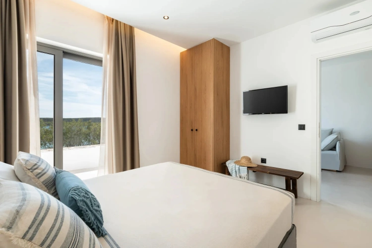 2 Bedrooms (code 1010-1011) Ground Floor Suite with sea view