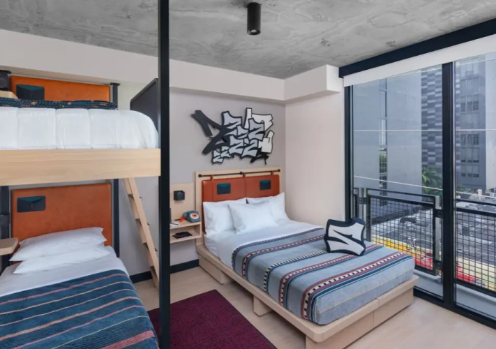 1 Set of Bunk Beds 1 Queen Bed Hearing Accessible Quadruple room