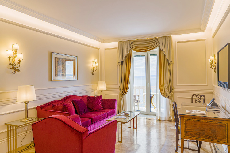 Deluxe Sea View Twin Suite