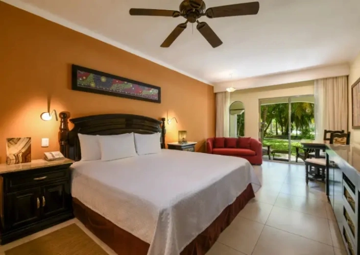 Swim Up Double Junior Suite beachfront