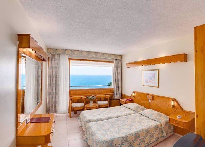 Standard Twin room with sea view