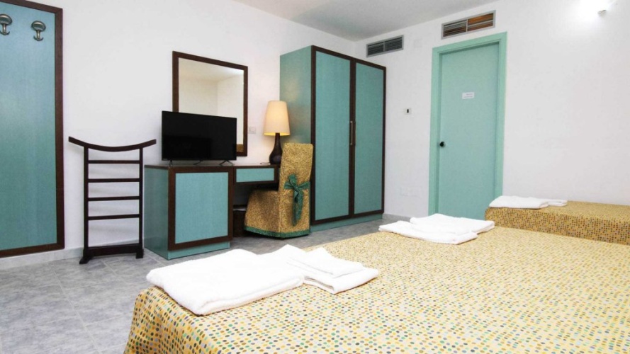 Classic Quadruple room
