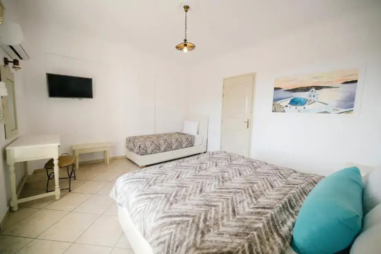 Blue Arise Fira Hotel