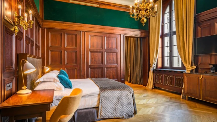 Double Studio Suite with city view
