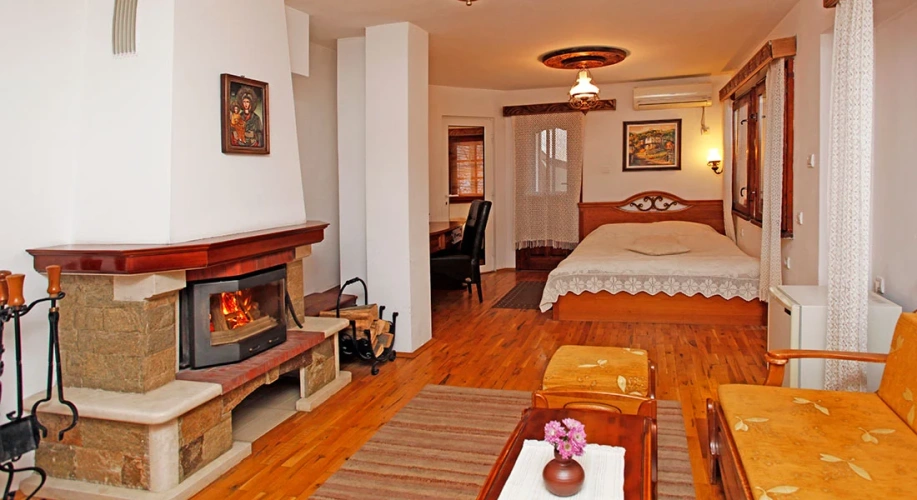 Luxury Studio with fireplace