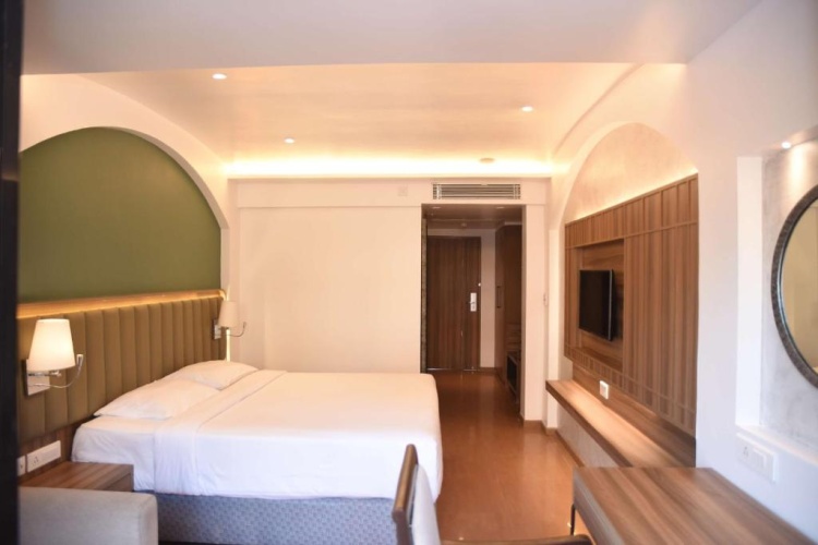 Deluxe Double room with pool view