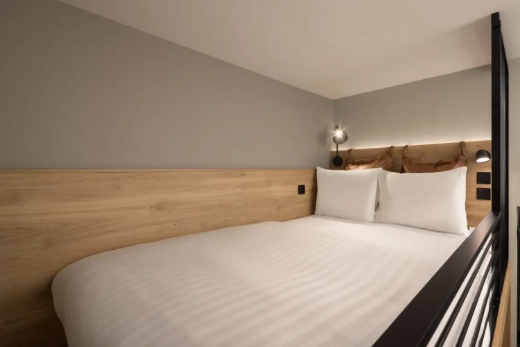Hideaway (no window) Double Moxy Loft
