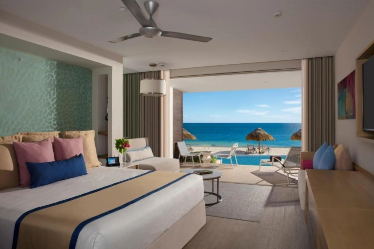Swim Out Double Preferred Club Junior Suite oceanfront