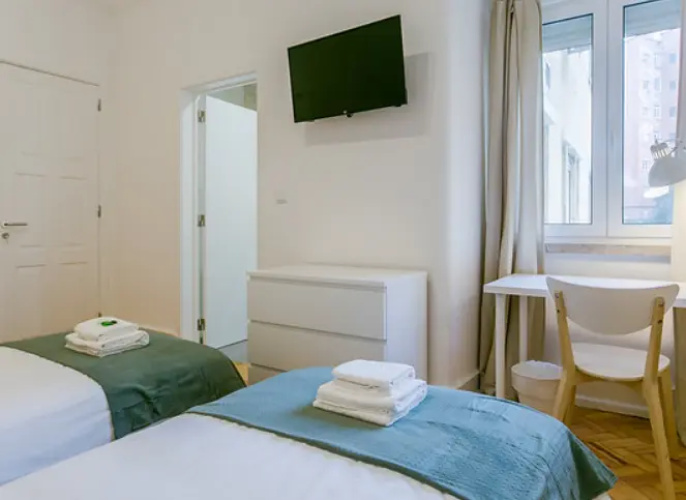 No. 203 Twin Suite (a part of an apartment)