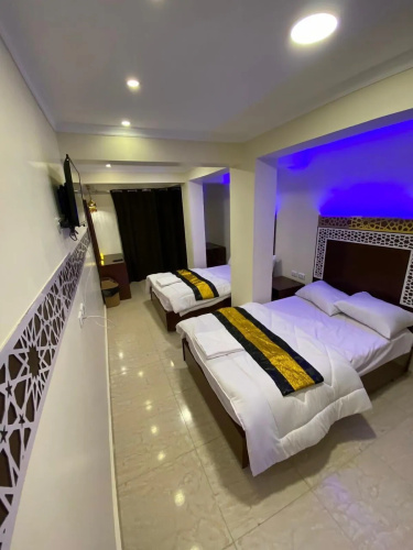 Pyramids Height Inn