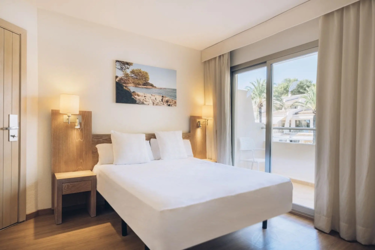 Iberostar Waves Pinos Park Hotel
