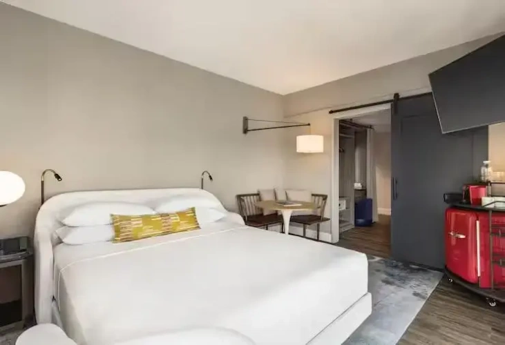 Corner Double room with city view