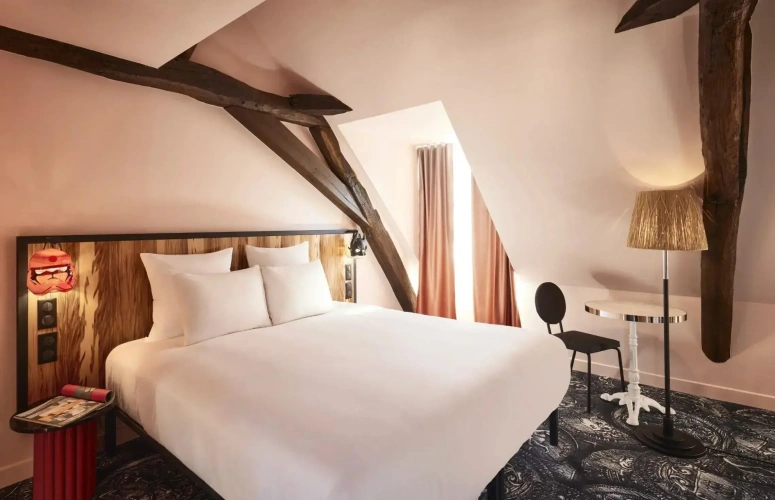 Medium Double Mama Room