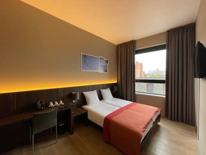 City Triple room