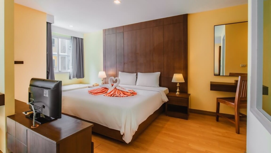 Deluxe Double Suite with pool view