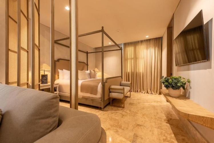 Master with Pool Suite