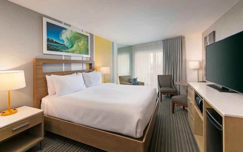 Double room with partial ocean view