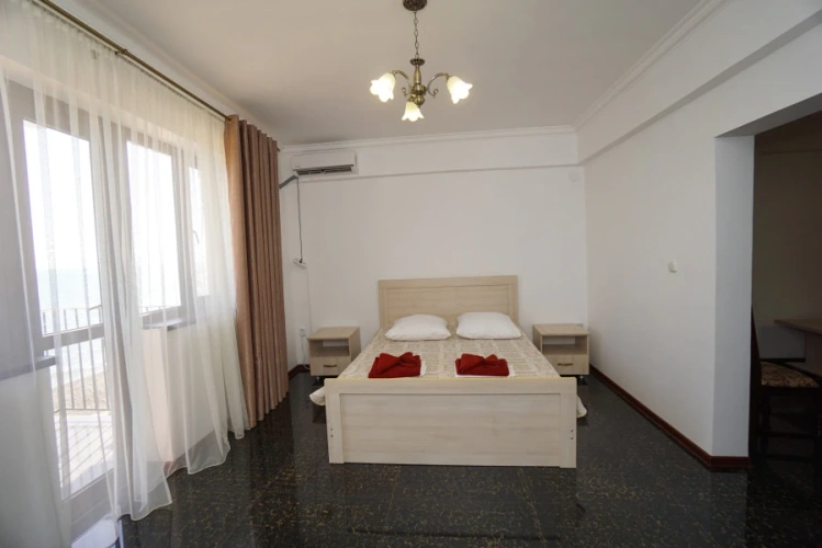 2 Bedrooms with Sea Access Suite