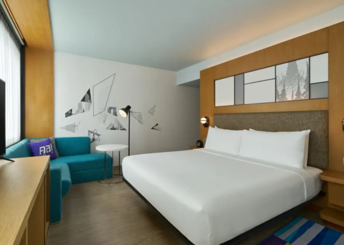 Breezy Double room with city view