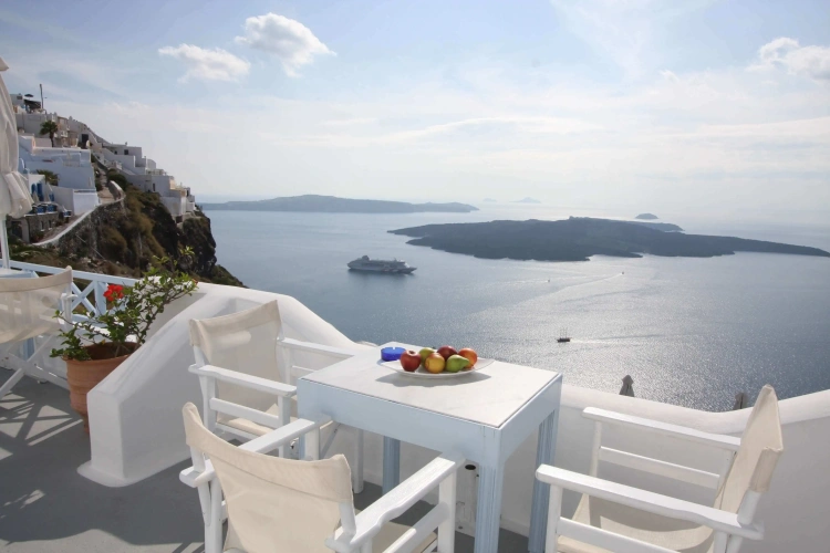 Family Quadruple Suite with Caldera View