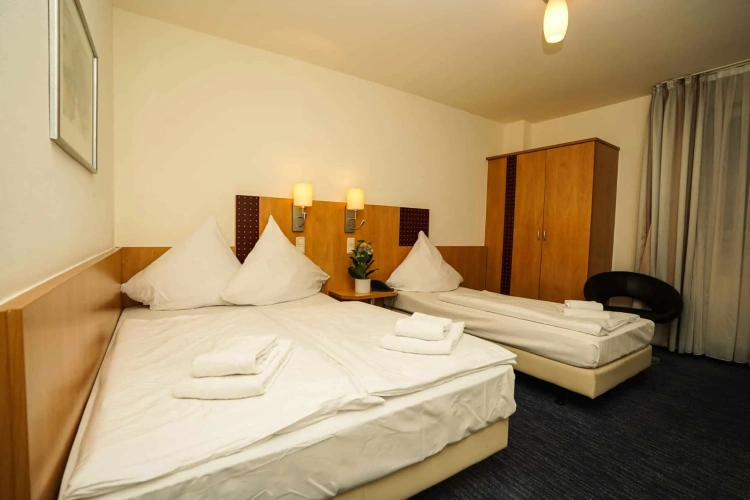 Standard Triple room