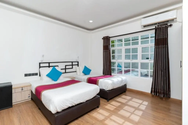 Twin room with garden view