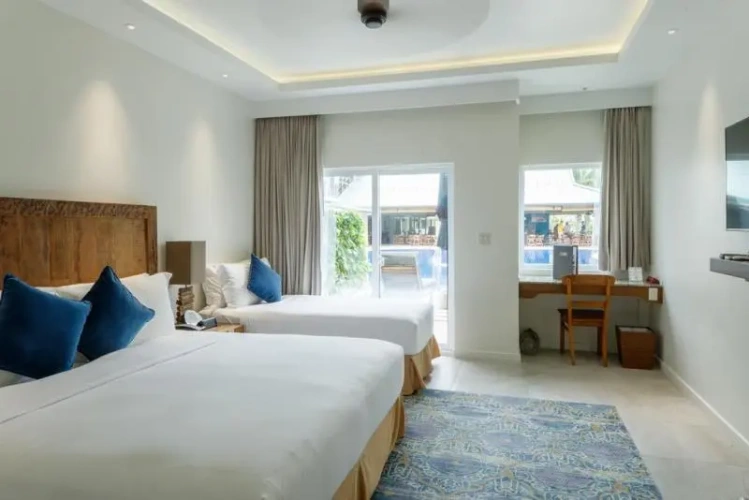 Marina Double room with poolside