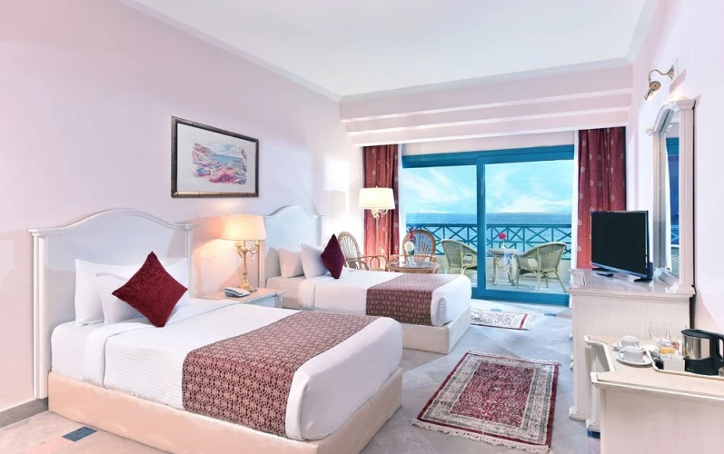 Standard Twin room with pool view