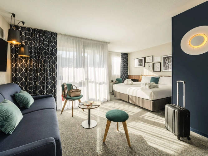 Double Junior Suite with Eiffel Tower view