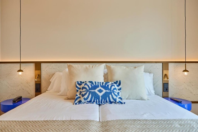 Private Pool Twin Suite seafront