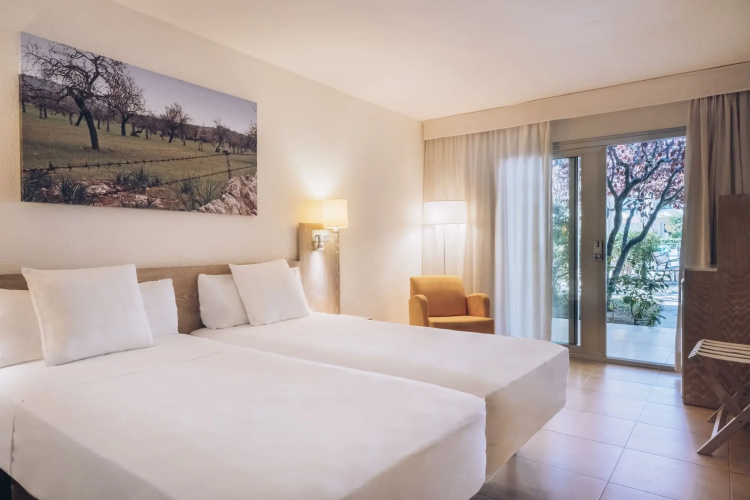 Iberostar Waves Pinos Park Hotel