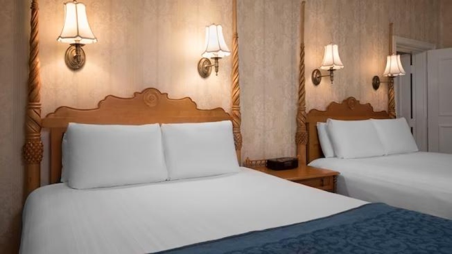 1 Bedroom Club Level Suite