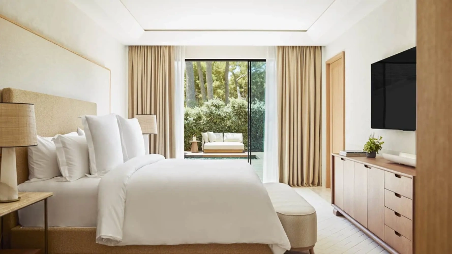 Plunge Pool Double Suite with garden view