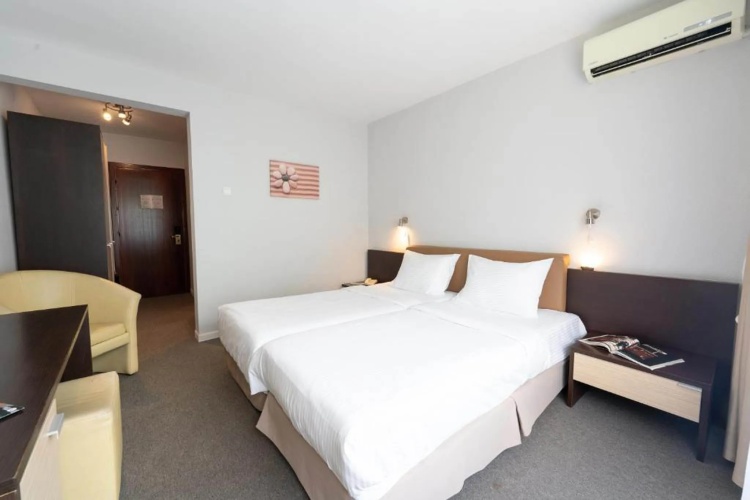 Standard Twin room with balcony