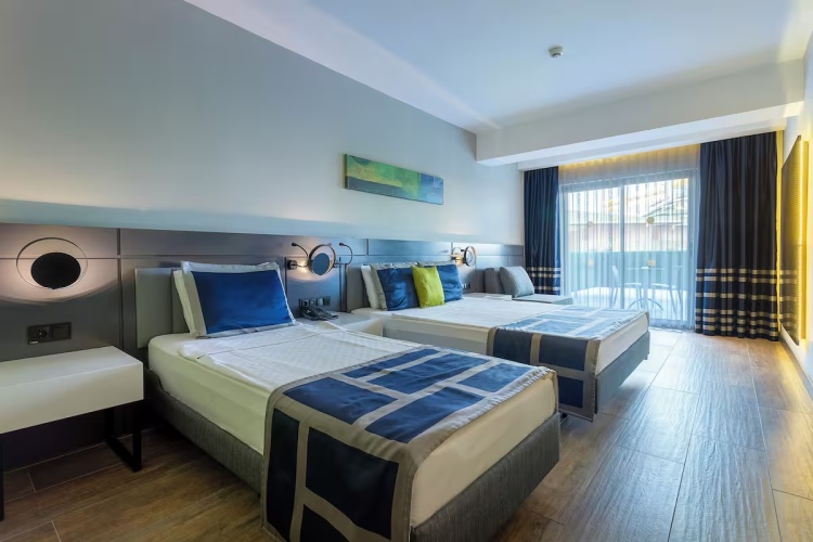 Superior room with partial sea view