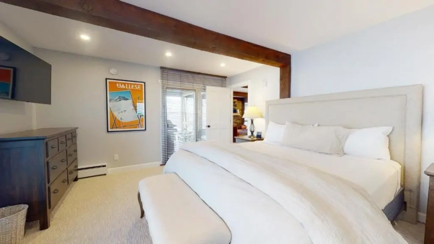 3 Bedrooms Premier Point room