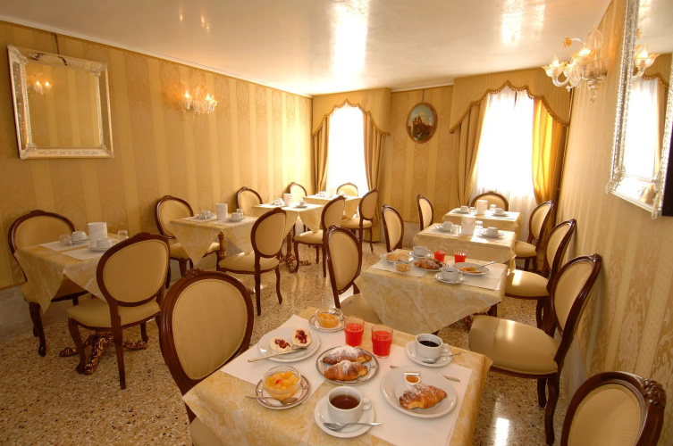 Hotel Canal photo 18