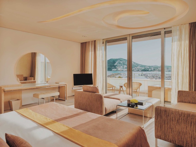 Cloud 9 Double Suite