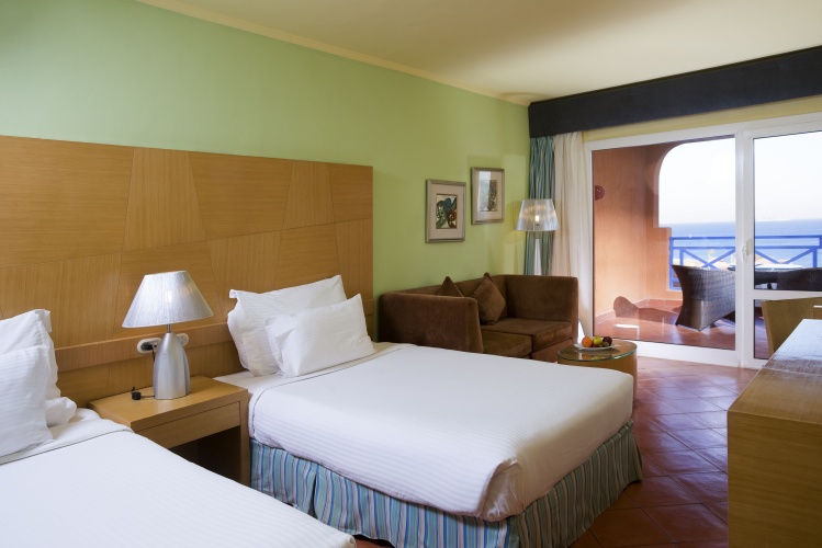 Standard Twin room with pool view