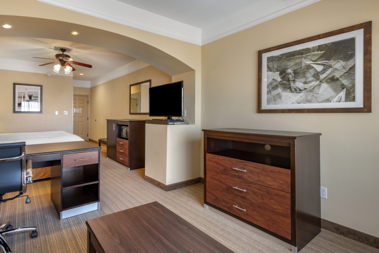 Best Western Plus Monica Royale Inn & Suites photo 16