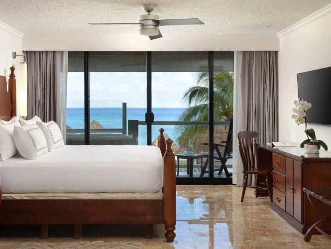 1 Bedroom Premium Double Suite oceanfront