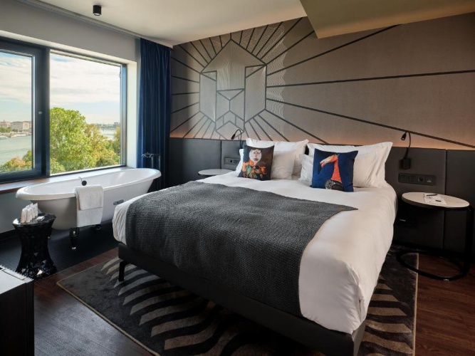 Clark Double Suite