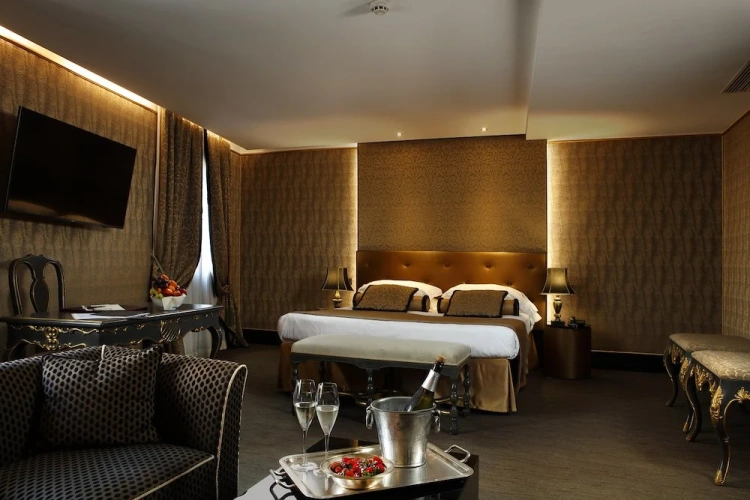 Double Suite with canal view