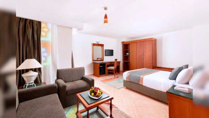 Standard Twin room with pool view