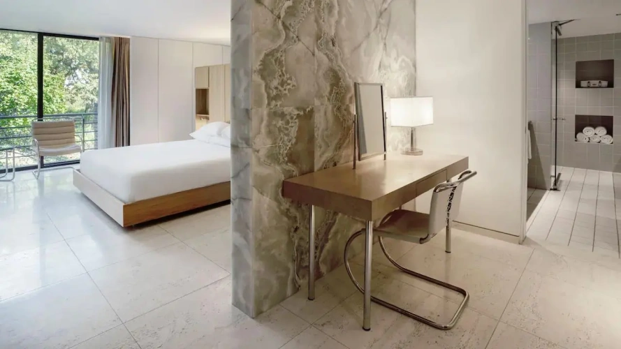 1 Bedroom Mies Double Suite